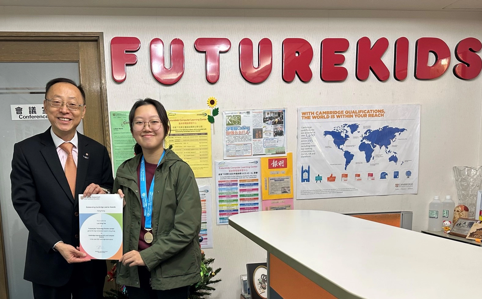 Dr. Chin presented the Outstanding Cambridge Learners Awards certificate and medal to Luk Ching Yan